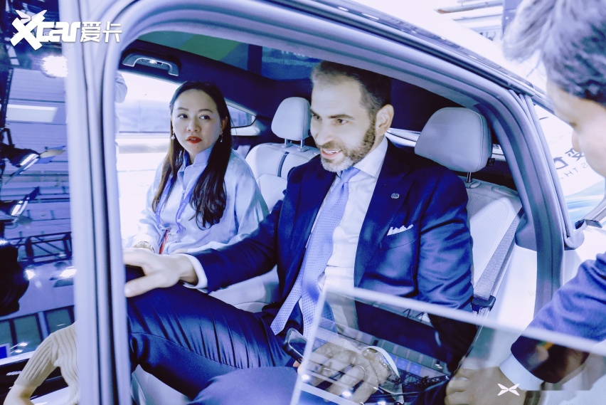 小鹏汽车亮相2025世界智能网联汽车大会，彰显科技创新实力