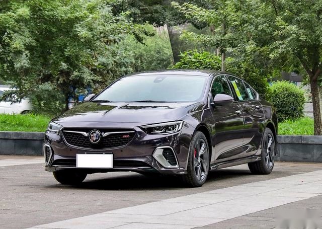 布雷博刹车、6.2破百堪称同级最强的君威GS为何火不起来?