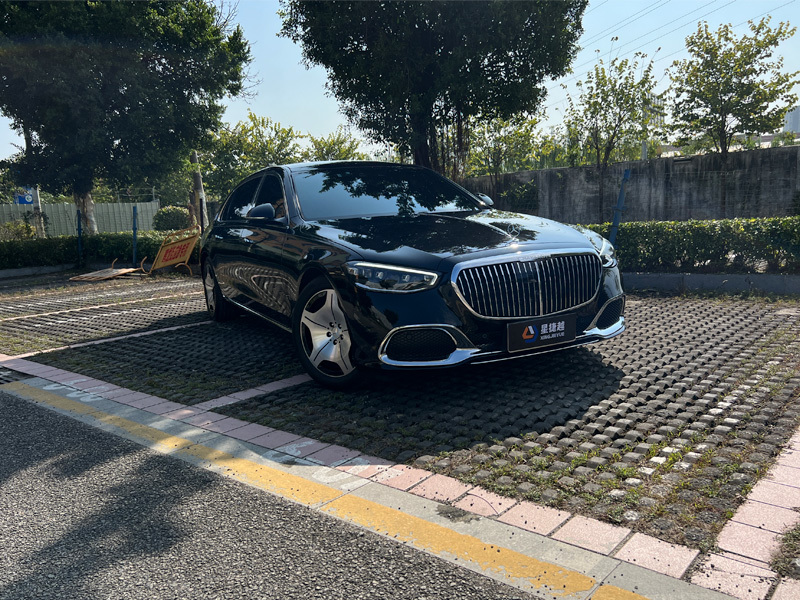 迈巴赫S480怎么改比较实用？电动门 行政座椅 主动氛围灯 钢琴漆桃木