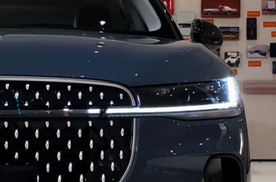 航海家后备箱最大2463L，XT5 为1659L，装载能力差距明显。