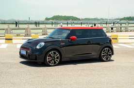 玩车人都绕不开一台MINI，那就直接上JCW版本吧。