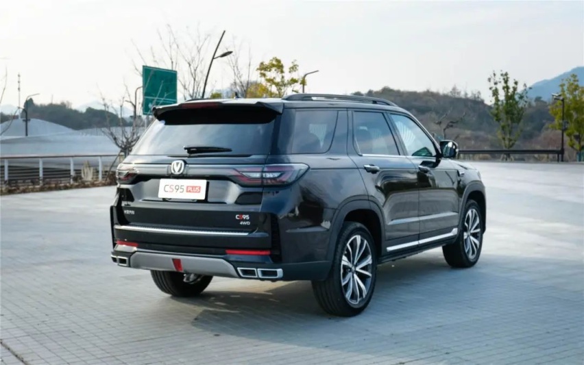 转战“奶爸车”市场，长安CS95PLUS干脆连性格都变了