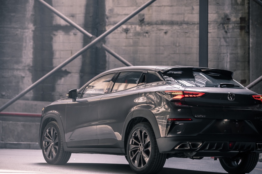 当颜值与实力并存 中国品牌个性化紧凑型SUV 试驾长安UNI