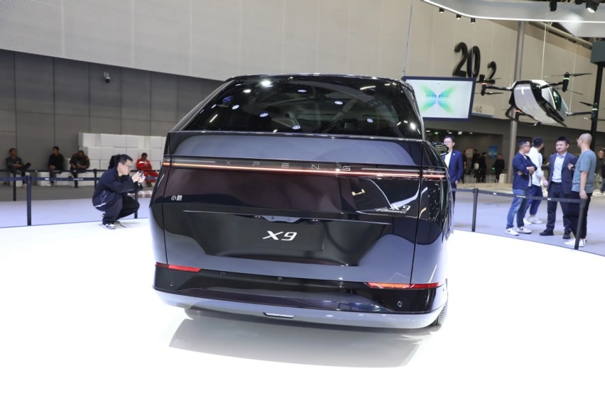中大型MPV“新卷王”，标配双腔空悬+后轮转向，小鹏又要火了