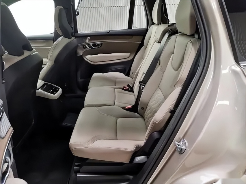 新沃尔沃XC90实车曝光,造型升级,配2.0T插混,综合续航800km
