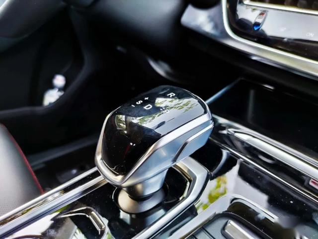 思皓X8：江淮大众联手造新能源，但为何搞出这款燃油车？