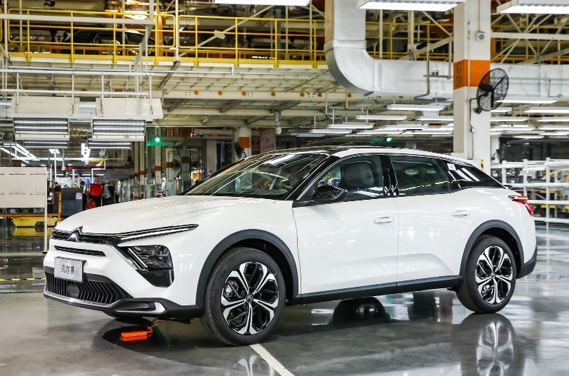 轿车？SUV？史上最美凡尔赛C5 X正式下线！颜值到达巅峰