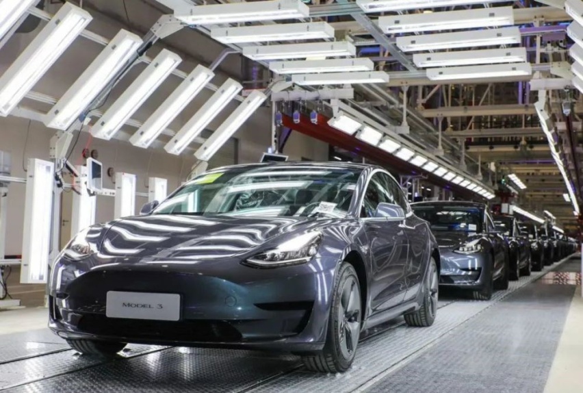 特斯拉Model 3降价1.5万，23.59万起，谁受影响最大？