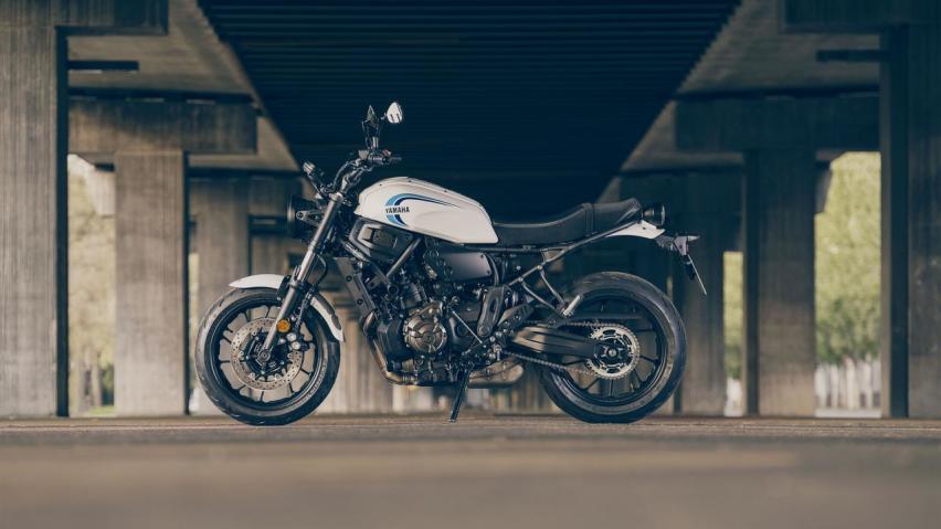 2022款雅马哈XSR700详解，复古中排量，水冷双缸动力