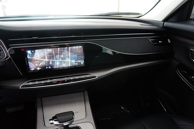 空间、配置、科技功能越级的家用SUV，长安欧尚X7到店实拍