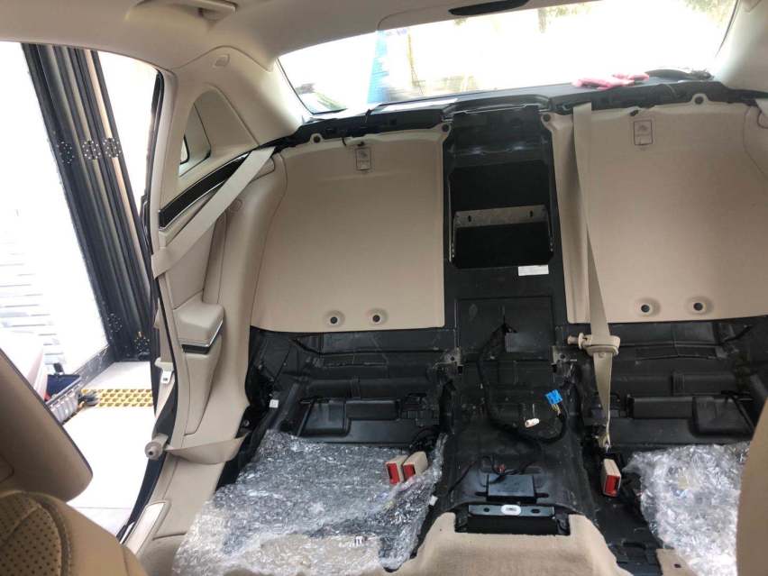 高端商务：奔驰迈巴赫S400，S450升级行政马鞍+折叠桌板