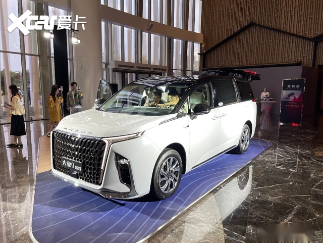 腾势D9 DM-i的正面对手,车长近5米3,搭载1.5T插混,上汽出品