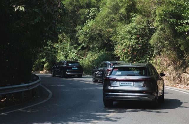 别被续航遮蔽双眼 奥迪 e-tron其实是一款真正的高性能纯电SUV