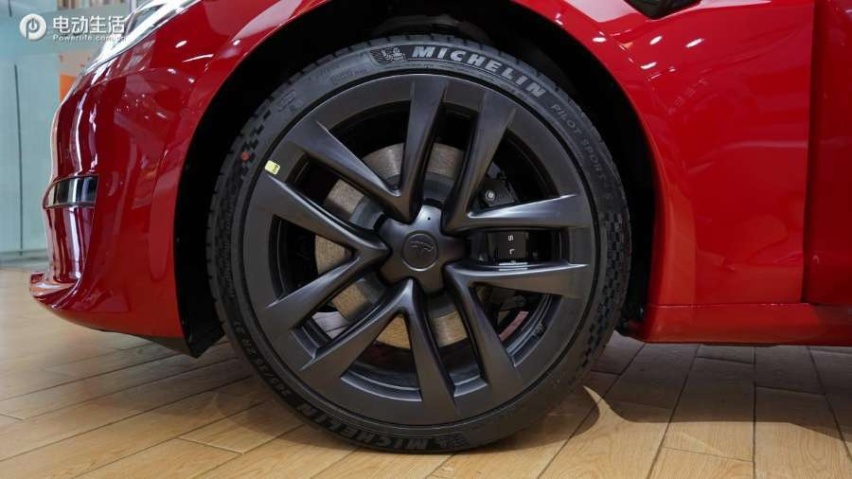 预计售价超百万 抢先实拍特斯拉Model S Plaid