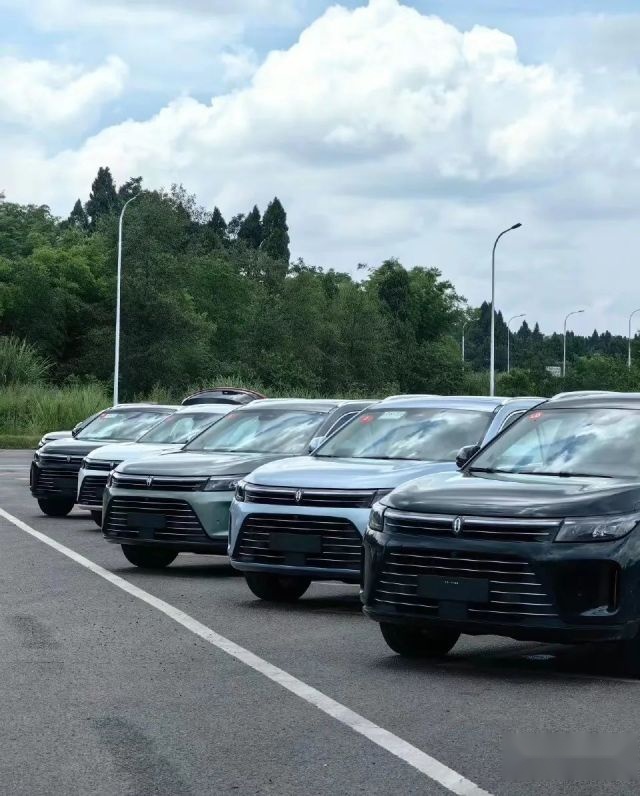 华为砸五个亿造「问界」新车！标配智能驾驶，更大更舒适！