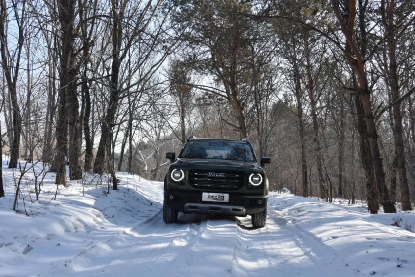 莫帅开一台不一样的哈弗SUV,冰雪漂移