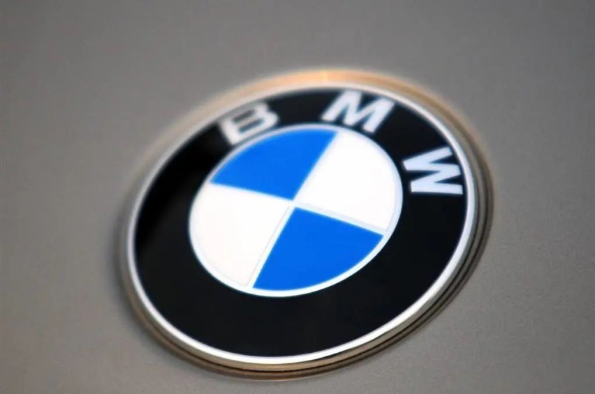 20万车价车标占10万，宝马的新LOGO你觉得好看吗？