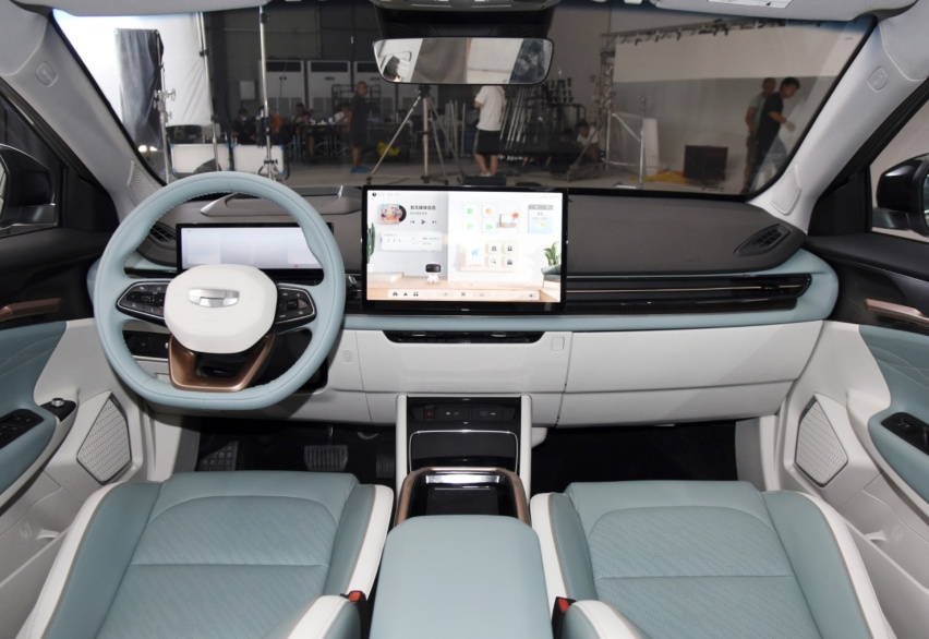 两款车型一样的价格，几何G6、M6预售15.28-17.48万元