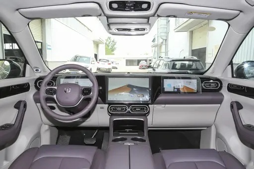 配2.0T+8AT变速箱，定位中型SUV，红旗HS5怎么样？