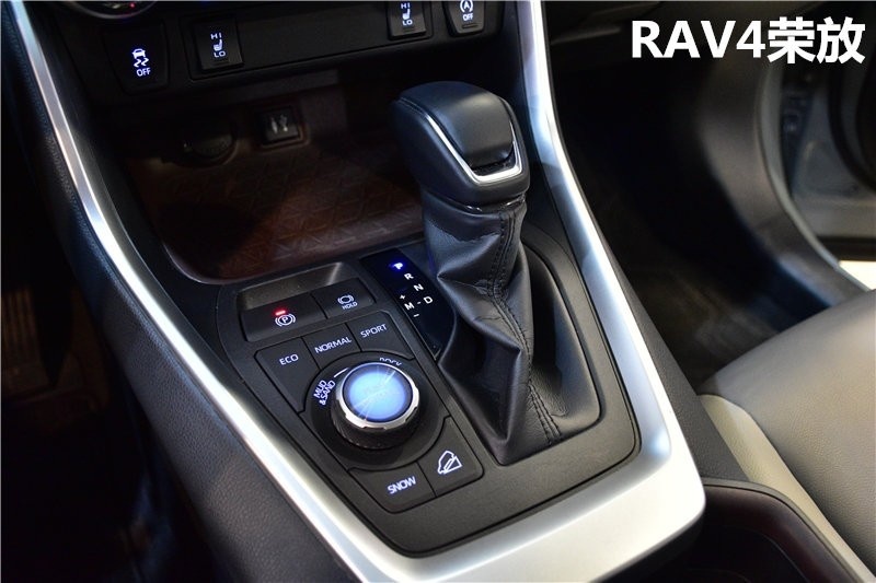 全新RAV4荣放对比CR-V：丰田这一次能翻身吗？