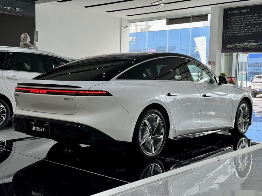 百公里电费6块钱？12万就能买到的C级车，星海S7值得吗？