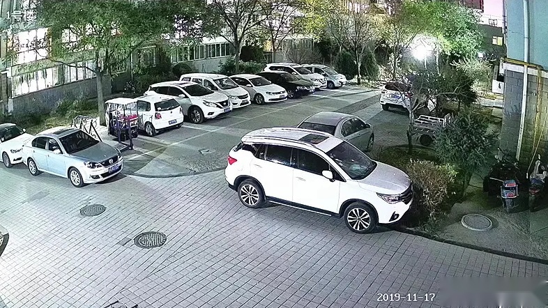 过年汽车被鞭炮炸到了怎么办？学会这几招让车平安过年！