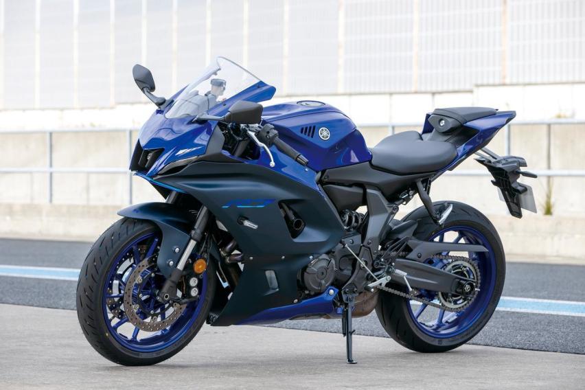 中排量性能街跑赛车，雅马哈YZF-R7详解，骑行舒适操控灵活