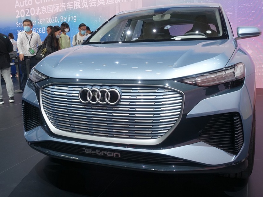 北京车展：定位在Q5和Q3之间，实拍奥迪Q4 e-tron