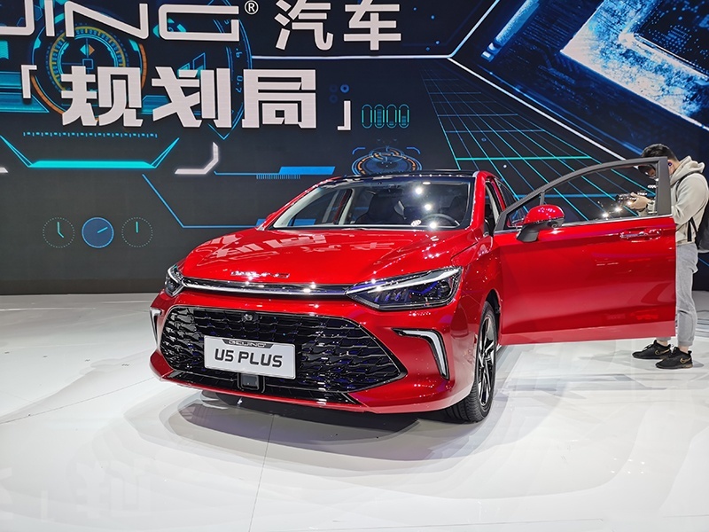 BEIJING汽车启动双车预售，并发布未来三年产品规划