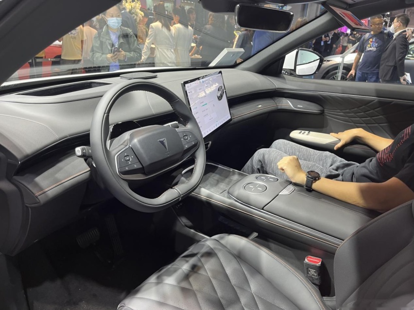 深蓝S7车展首秀！三种动力，竞争比亚迪、特斯拉的中型SUV