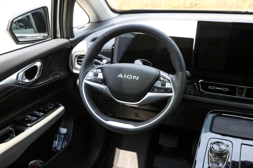 如何在激烈的市场竞争中站稳脚跟？试驾：AION V Plus