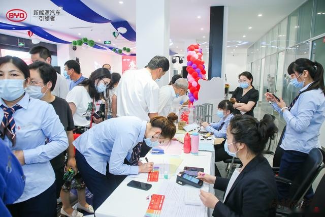 向新而行旗舰之选 暨北京鹏奥瑞腾比亚迪王朝店盛装开业