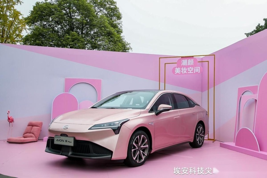 刚拿“销冠”便大秀科技！埃安携AION Y Plus、超充桩亮相成都