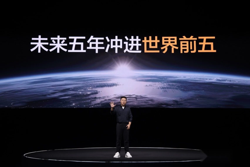 真我12 Pro+正式发布，超光影潜望+大师奢表设计仅1599元起