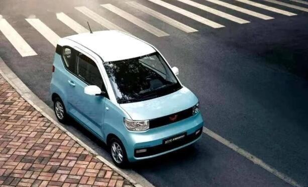 新知达人, 续航200公里 可选装倒车影像 新款宏光MINI EV更帅？