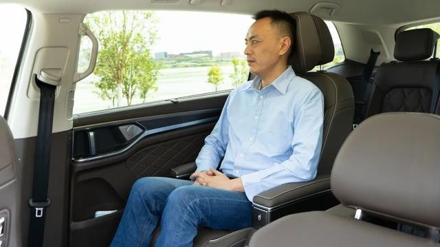 上汽大众进军“航空界”，造了一台「头等舱」|试驾