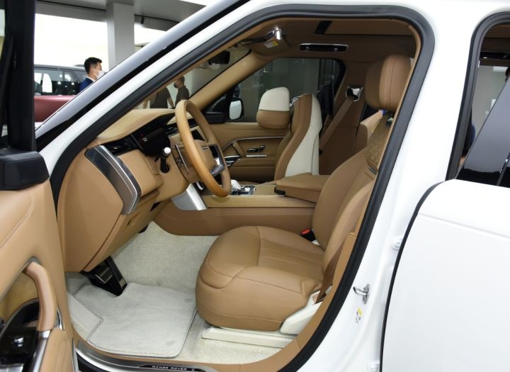 4.4T V8双涡轮，内饰壕无人性，全新路虎揽胜系列成都车展正式上市
