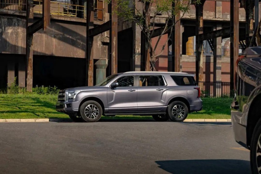 曾经越野王者SUV,15万起!2.0T+8AT、四驱、三把锁统统配齐!