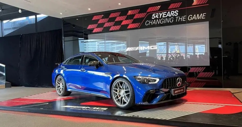 这台AMG GT63的重点在于动力，4.0T双涡轮加电动机强动力