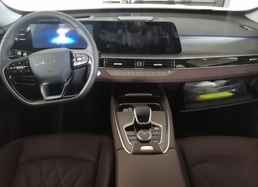 国货当自强，15万落地7座SUV，吉利豪越L对比奇瑞瑞虎8 PRO