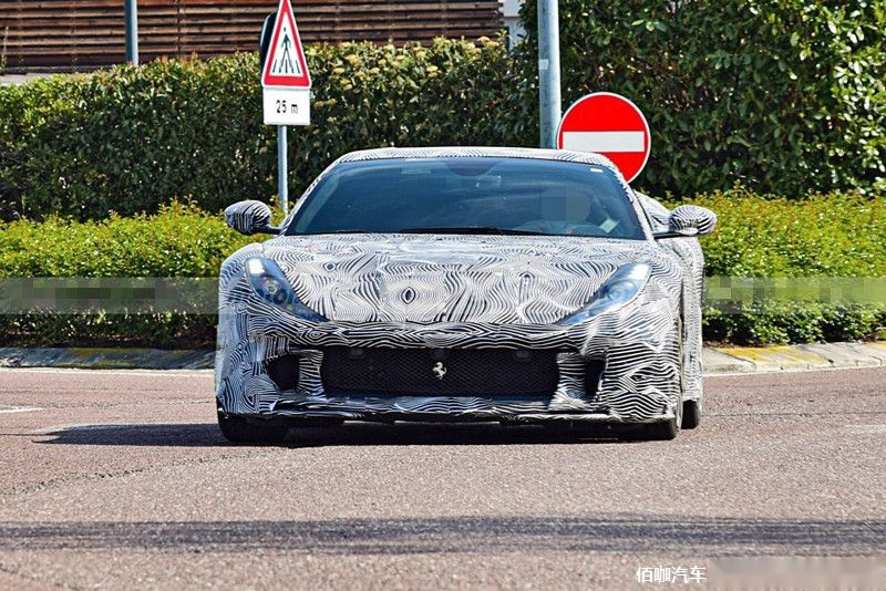 ferrari-812-versione-speciale-prototipo-camuflaje-fotos-espia-202177330-1618928467_3.jpg