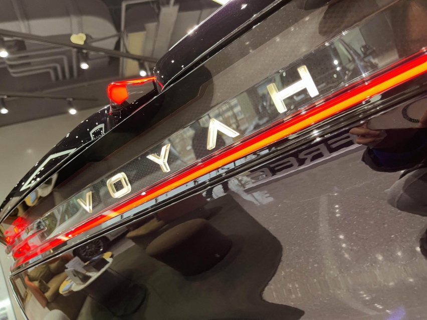 探店岚图追光PHEV：1260km续航+超宽空间 不到27万选它值得吗
