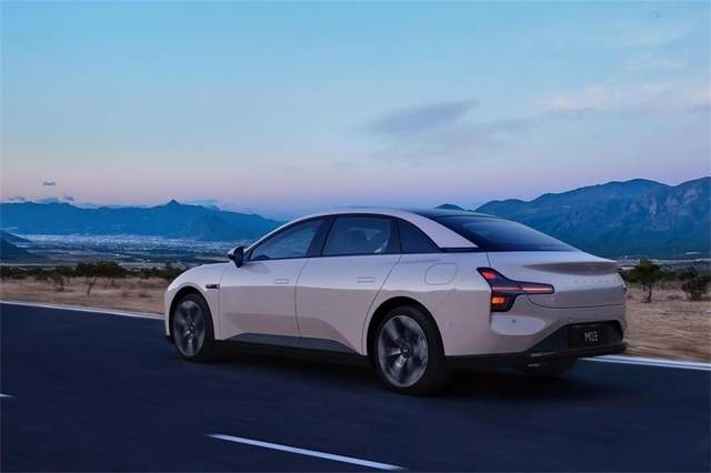 Model 3真敌手 小鹏MONA M03不止高在颜值