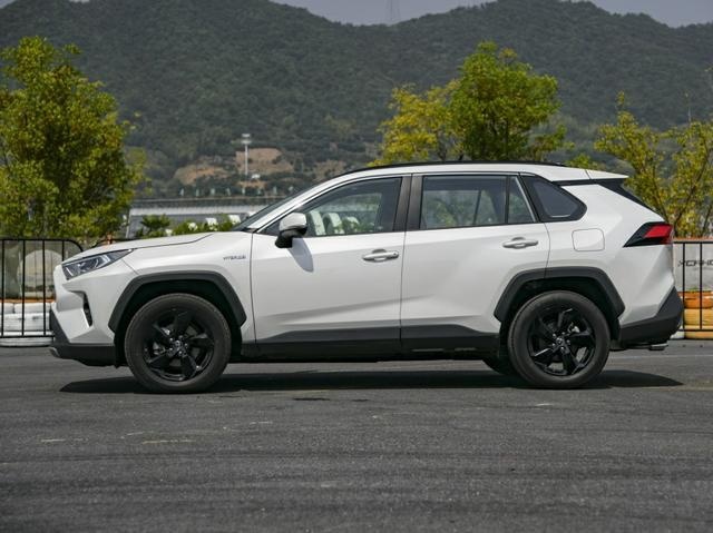 名门好车一汽丰田RAV-4荣放对比WEY VV6，结果还是WEY赢了