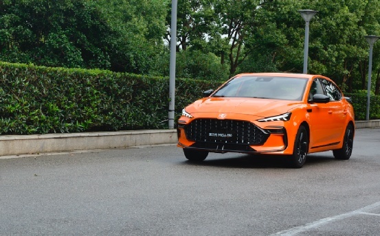 “斜杠青年”多面手 道路试驾第三代MG6 pro