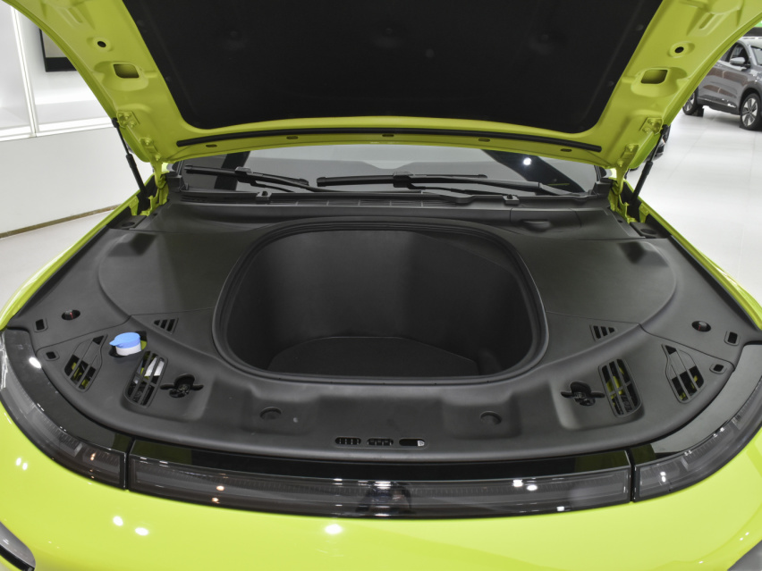 比特斯拉Model3大一圈，配鹏翼门+智能音乐座舱，售价23.99万起