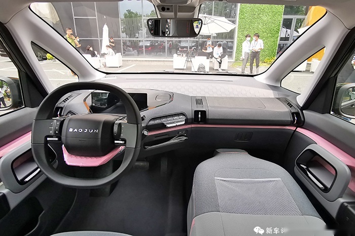 新宝骏E300实拍体验：科幻的外观，厉害的牌子，你买吗？