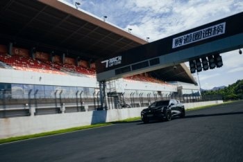 路特斯 Eletre R+问鼎浙赛SUV及纯电车型圈速榜