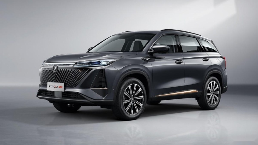 第三代长安CS75PLUS上市了，12.49万起售，全系搭载爱信8AT