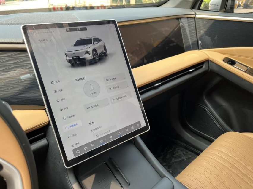 15万混动SUV，你选银河L7还是宋PLUS DMI？